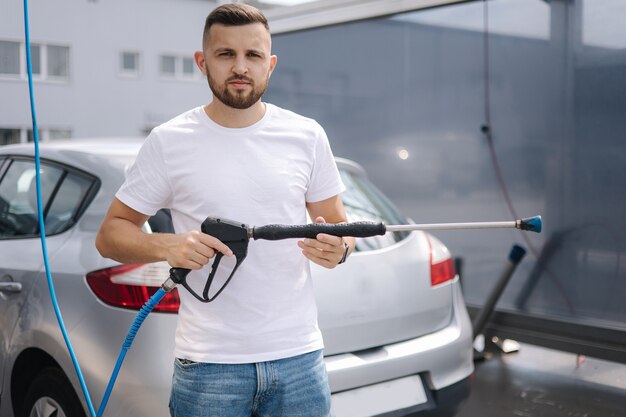 Czym różni się osmoza w myjni od tradycyjnego mycia?