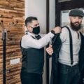 Ile może zarobić barber w ciągu godziny pracy?