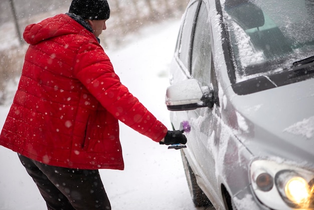 Jak myć samochód na mrozie bez ryzyka uszkodzeń?