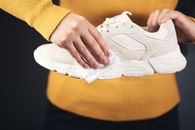 Jak prawidłowo prać buty w pralce?