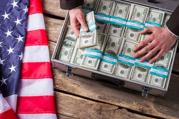 Jak sprawdzić aktualny kurs dolara amerykańskiego w kantorze?