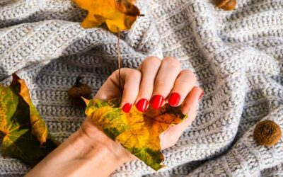 Jesienna paleta dla paznokci – jakie kolory wybrać?