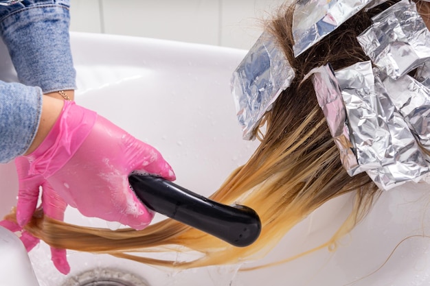 Domowe laminowanie włosów żelatyną - czy to naprawdę działa?