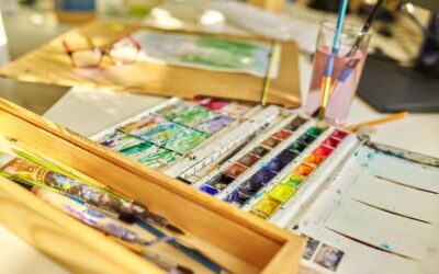 Czy sklepy plastyczne są otwarte w weekendy?