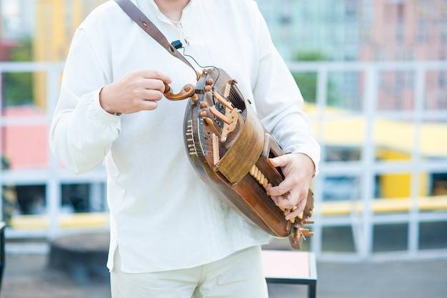 Gdzie szukać lutni - od sklepów muzycznych po aukcje internetowe?