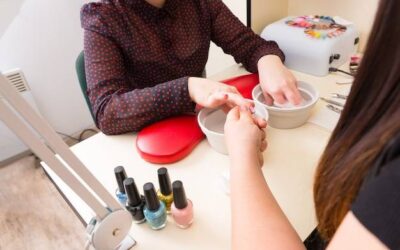 Jak wygląda typowy dzień na kursie stylizacji paznokci?