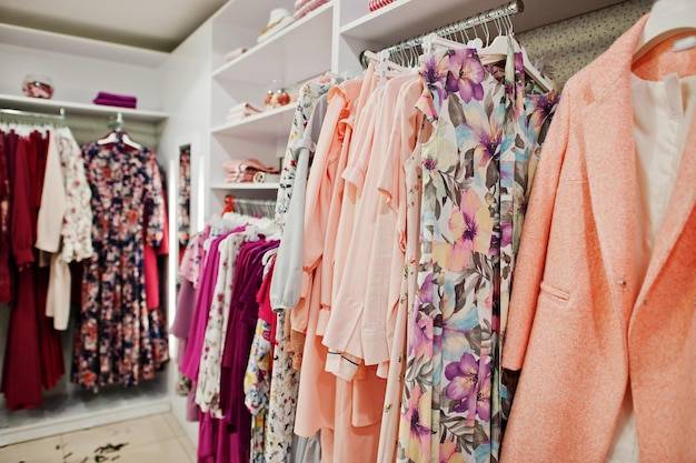 Jak znaleźć godnych zaufania dostawców odzieży hurtowej?