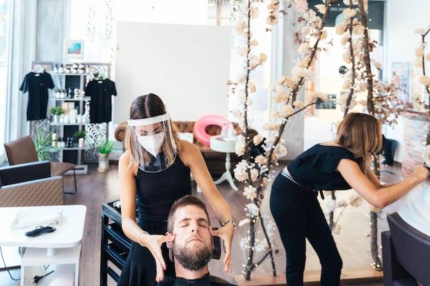 Od kiedy zakłady fryzjerskie znów są czynne?